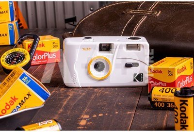 Kodak M38 reusable camera (Clouds White)