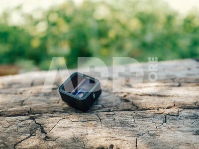 M-Series - 1.33x Anamorphic Lens - Blue Flare
