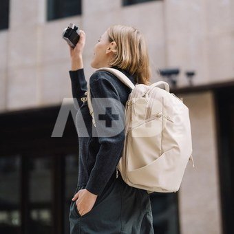 PGYTECH OneGo Lite Backpack 16L (Cream）