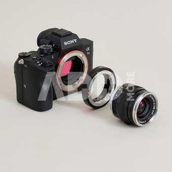 Urth Lens Mount Adapter: Compatible with Leica M Lens to Sony E Camera Body (Extendable)