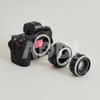 Urth Lens Mount Adapter: Compatible with M42 Lens to Nikon Z Camera Body