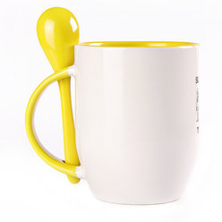A cup with a spoon. Yellow (250 ml)