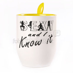 A cup with a spoon. Yellow (250 ml)