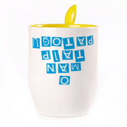 A cup with a spoon. Yellow (250 ml)