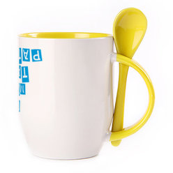 A cup with a spoon. Yellow (250 ml)