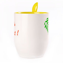 A cup with a spoon. Yellow (250 ml)