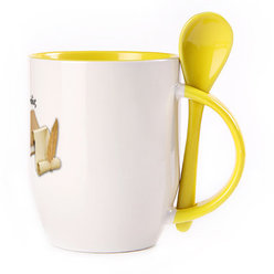 A cup with a spoon. Yellow (250 ml)